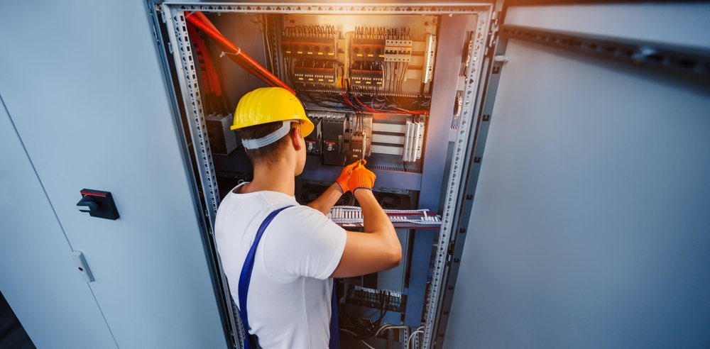 electrician,with,screwdriver,tighten,up,switching,electric,actuator,equipment,in