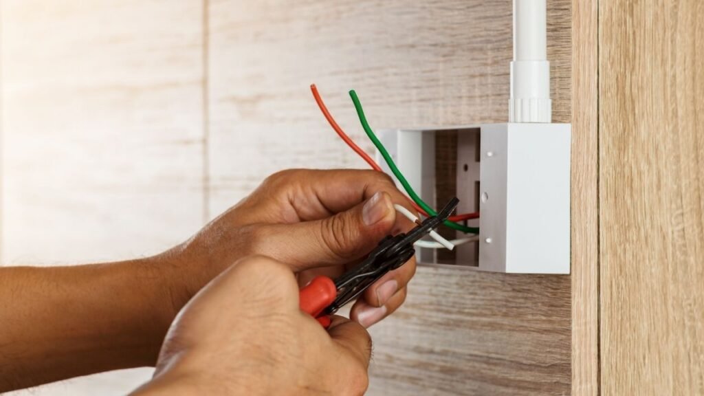 unsere techniker von notdienst elektriker hamburg – qualifiziert, freundlich und zuverlässig im einsatz